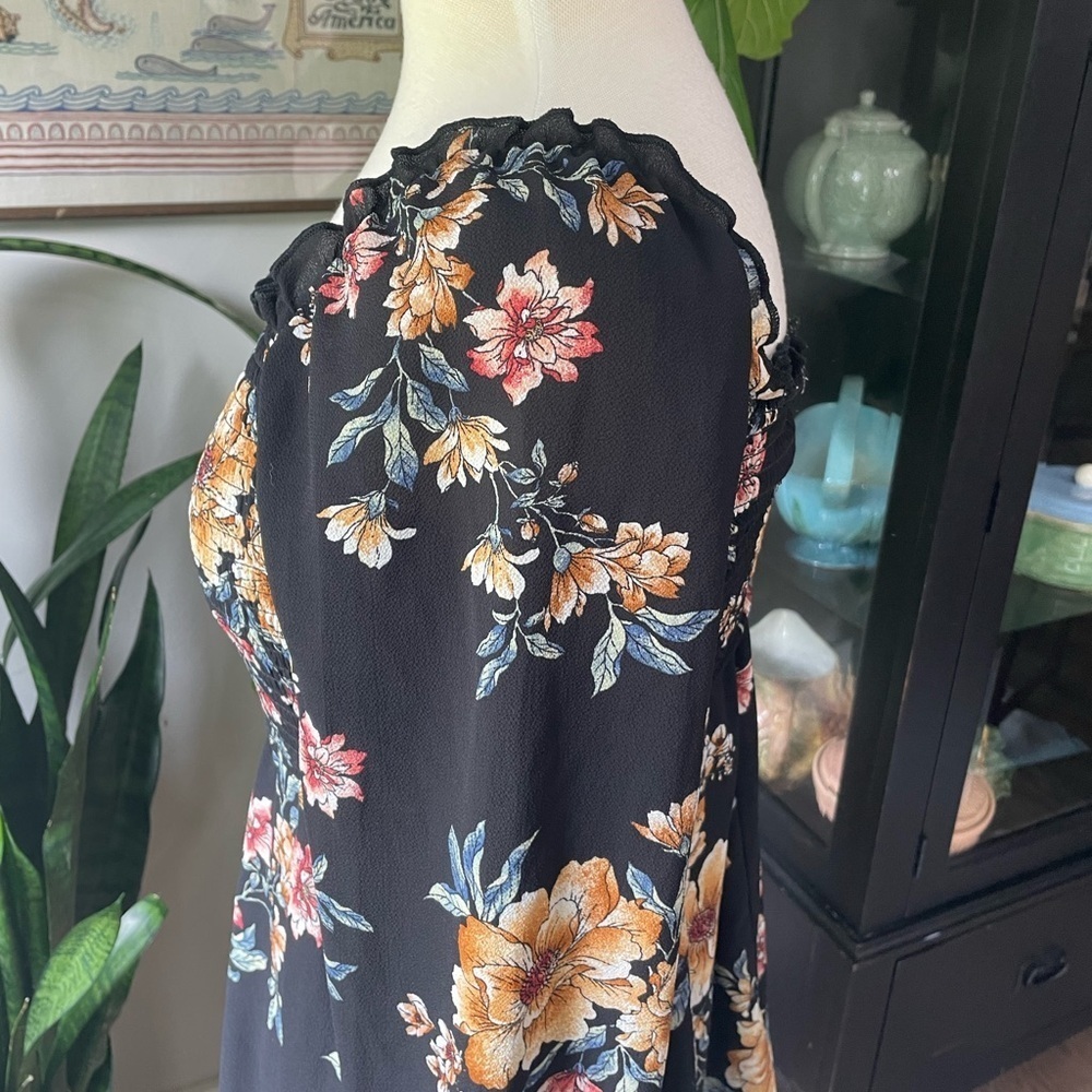 Super Cute Floral Dress - Picture 4 of 10